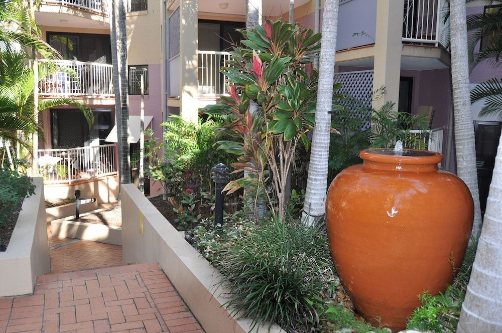 Spring Hill Gardens Apartments3