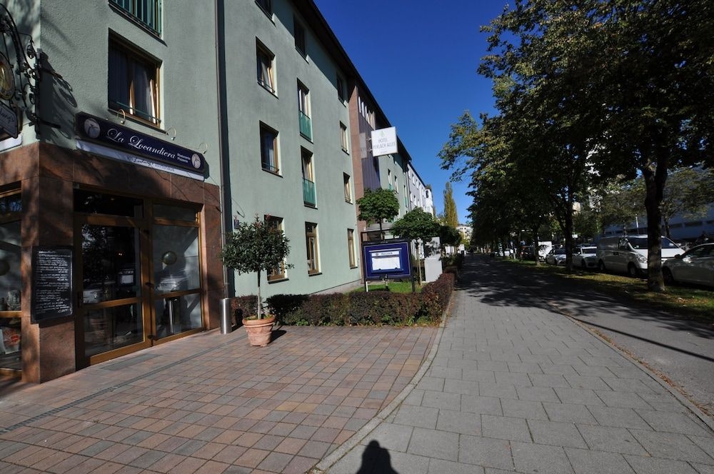 Golden Leaf Hotel Perlach Allee Hof3