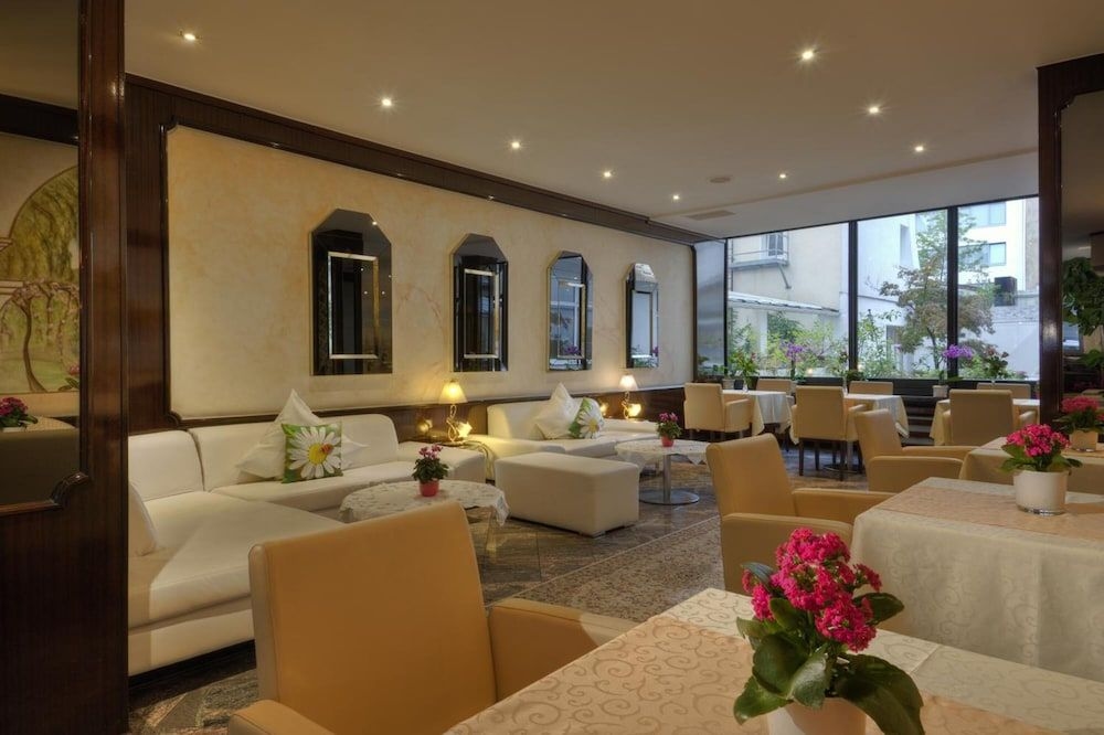 Hotel Condor0