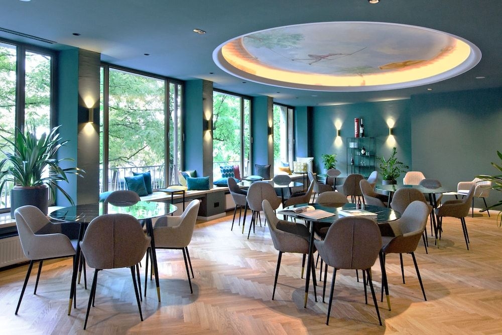 Hotel Rotkreuzplatz3