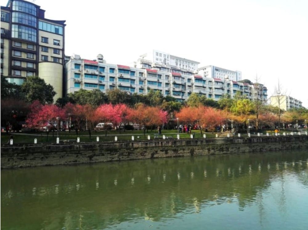 Pretty Tianfu Hotel1