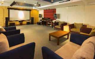 ลาซาล สวีท แอนด์ สปา (Lasalle Suites and Spa)1