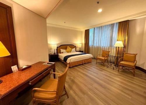 เว่ย ยัต แกรนด์ โฮเทล (Wei-Yat Grand Hotel)1