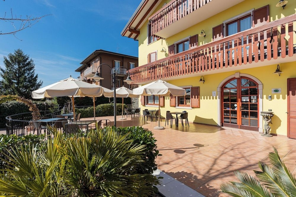 Romantic Hotel3