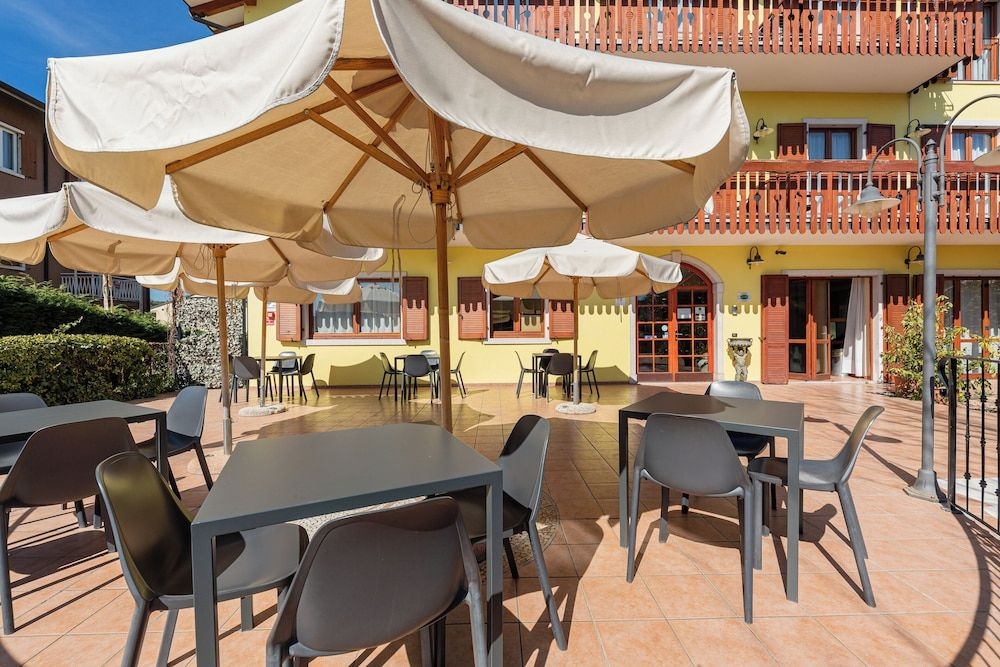 Romantic Hotel2
