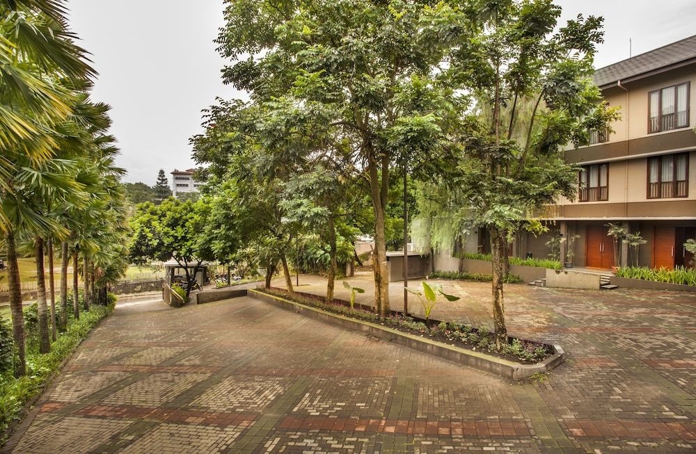 Summer Hills Hotel1