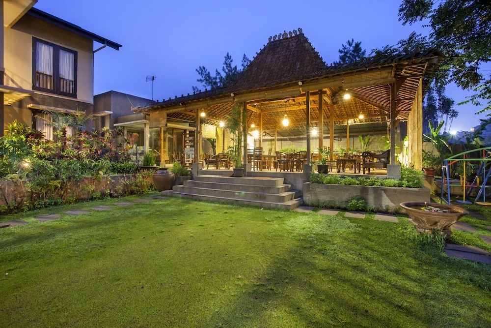 Summer Hills Hotel0