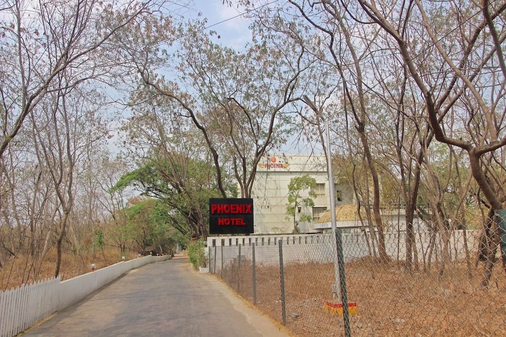 Phoenix Hotel1