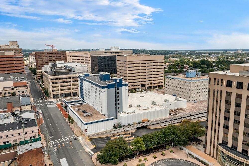 DOUBLETREE BY HILTON DOWNTOWN4