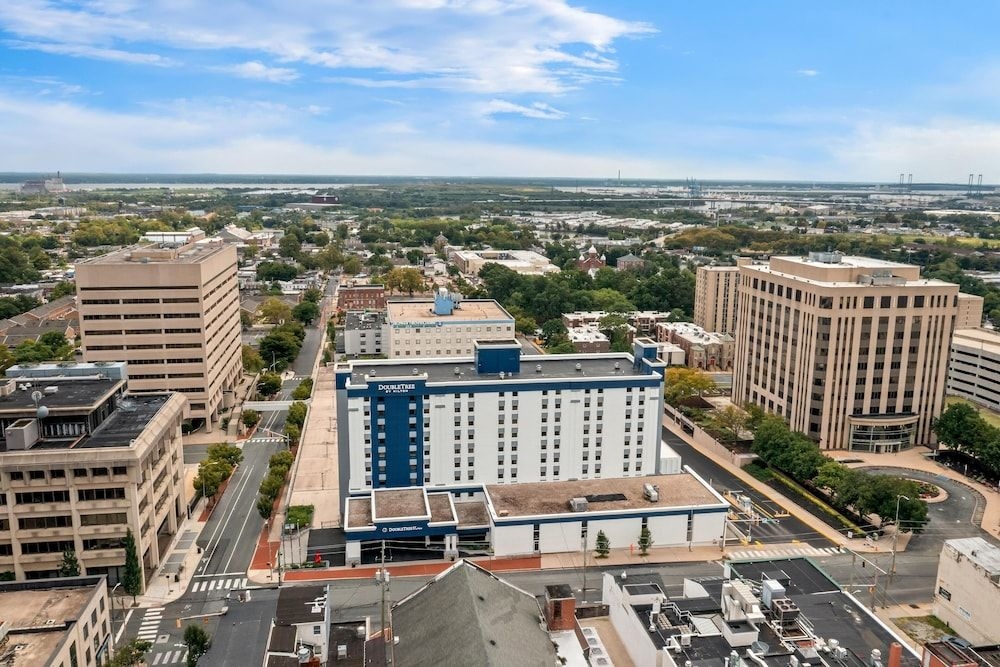 DOUBLETREE BY HILTON DOWNTOWN3