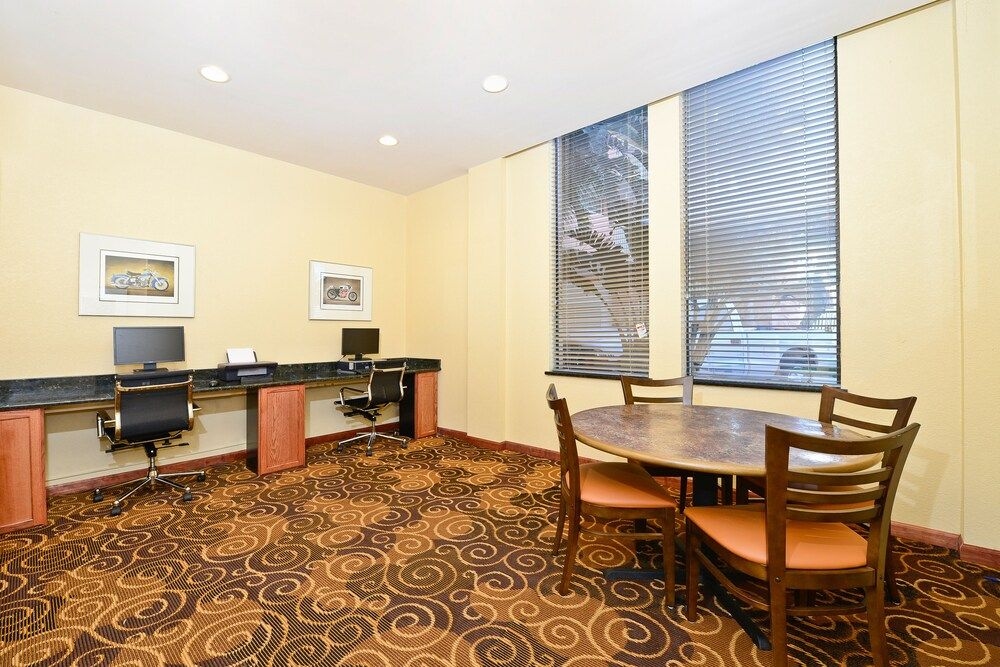 LEXINGTON INN AND SUITES - DAYTONA BEACH2