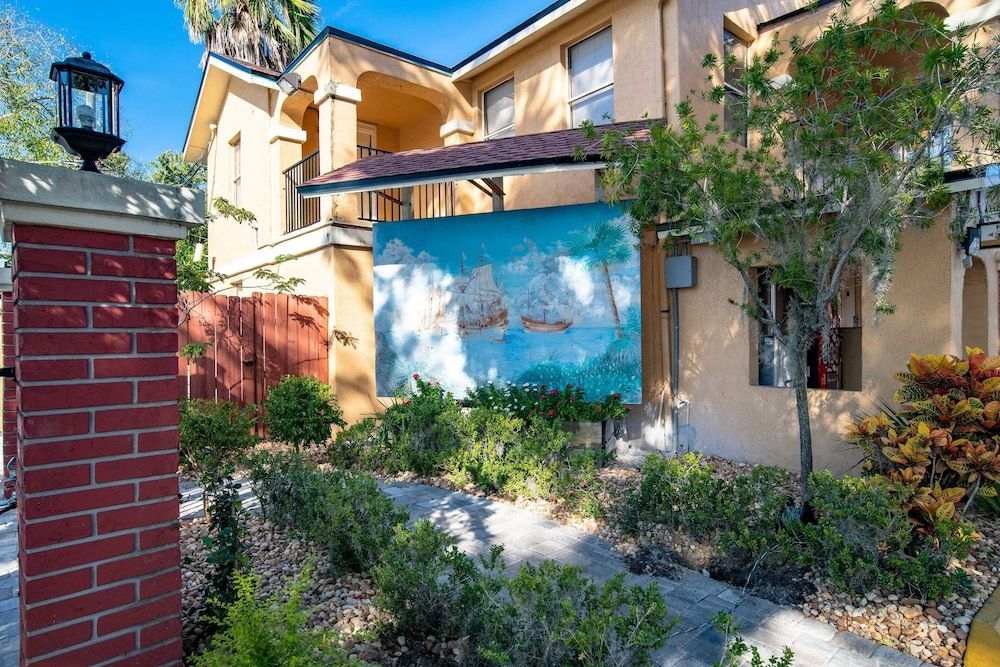 HOWARD JOHNSON EXPRESS INN2