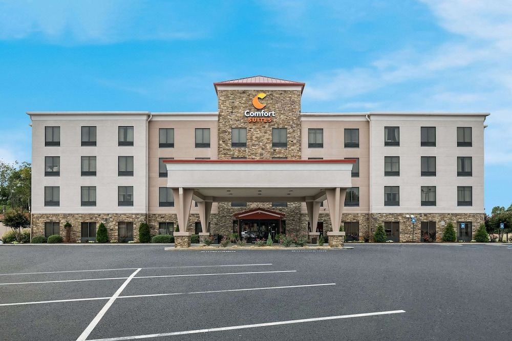 COMFORT SUITES COMMERCE1