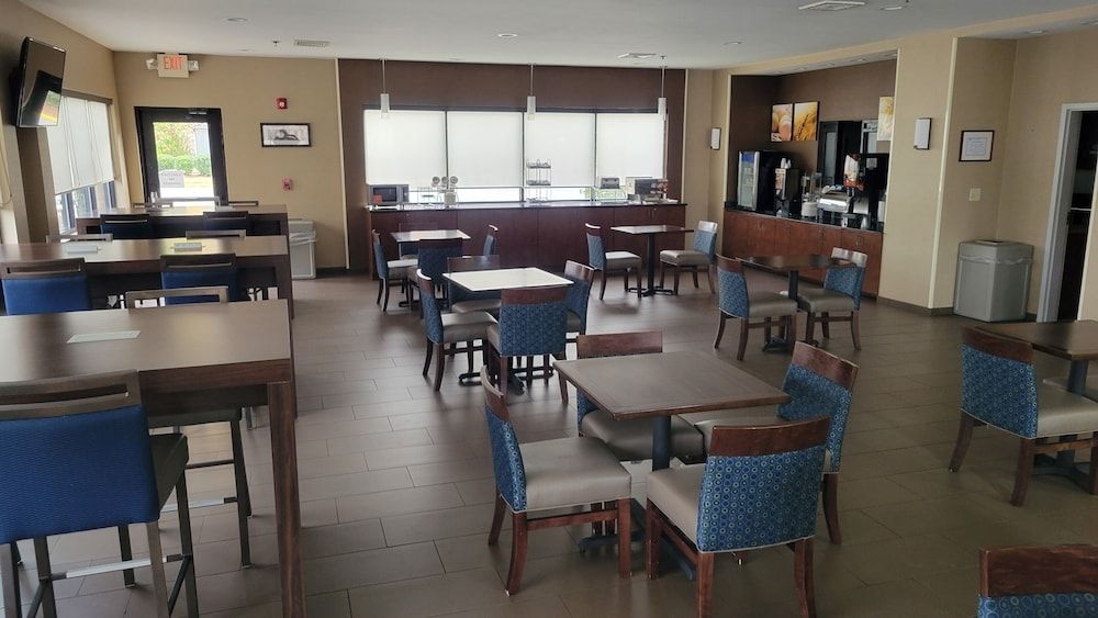 COMFORT SUITES MACON2