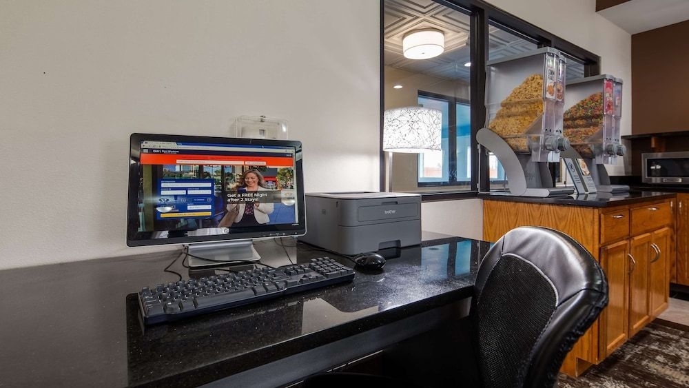 BEST WESTERN PLUS WAKEENEY INN2