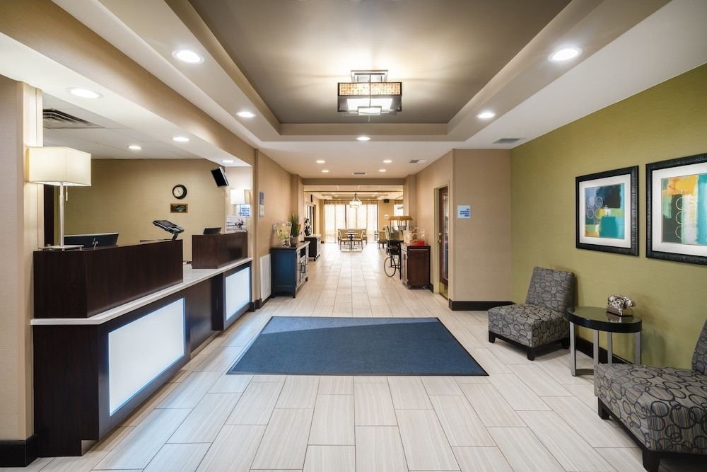 HOLIDAY INN EXPRESS & SUITES A4