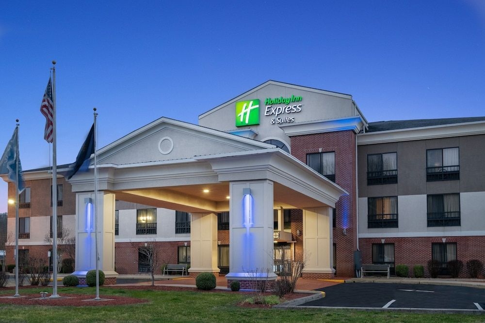 HOLIDAY INN EXPRESS & SUITES A0