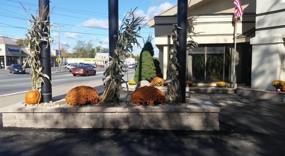 DAYS INN ATTLEBORO2