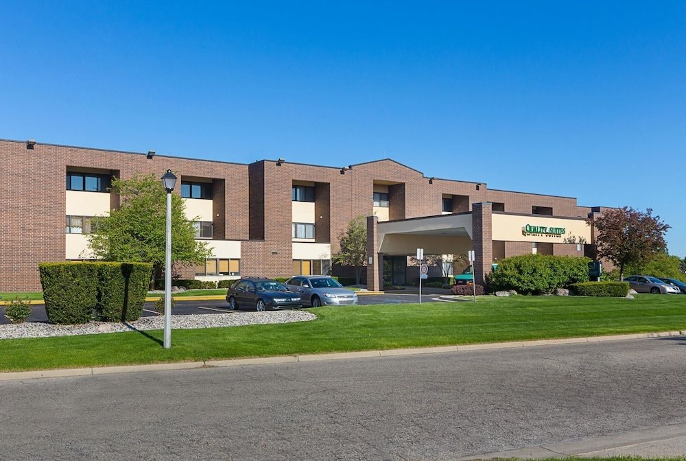 QUALITY SUITES LANSING1