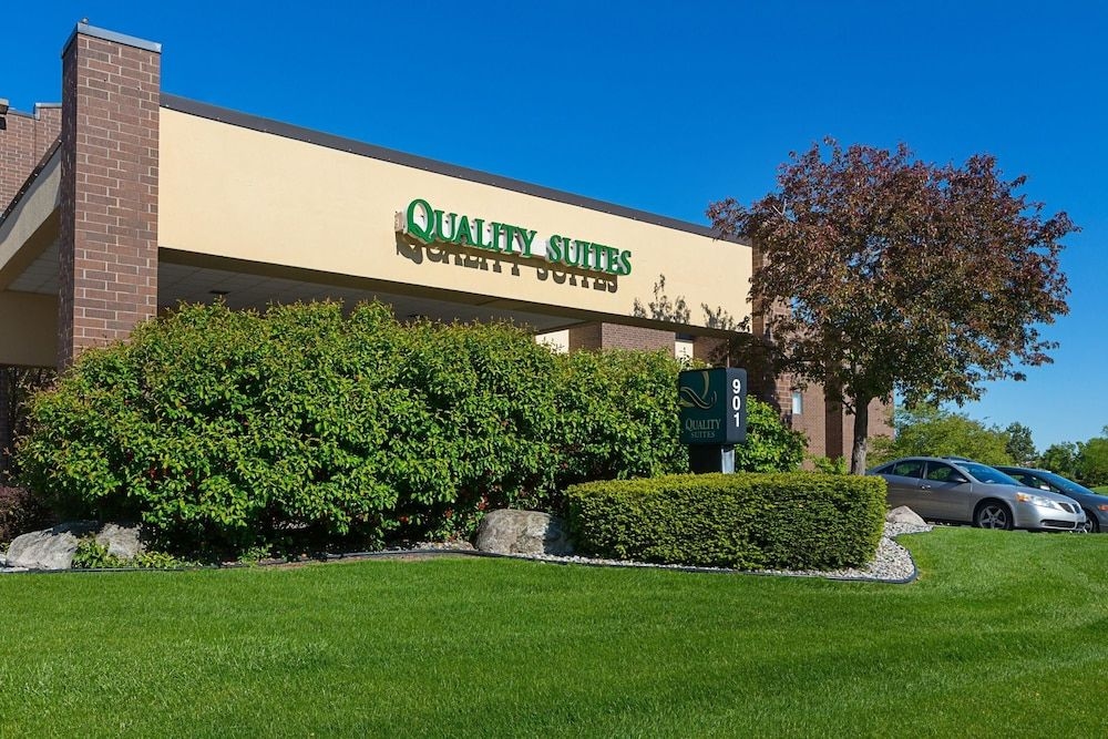 QUALITY SUITES LANSING4