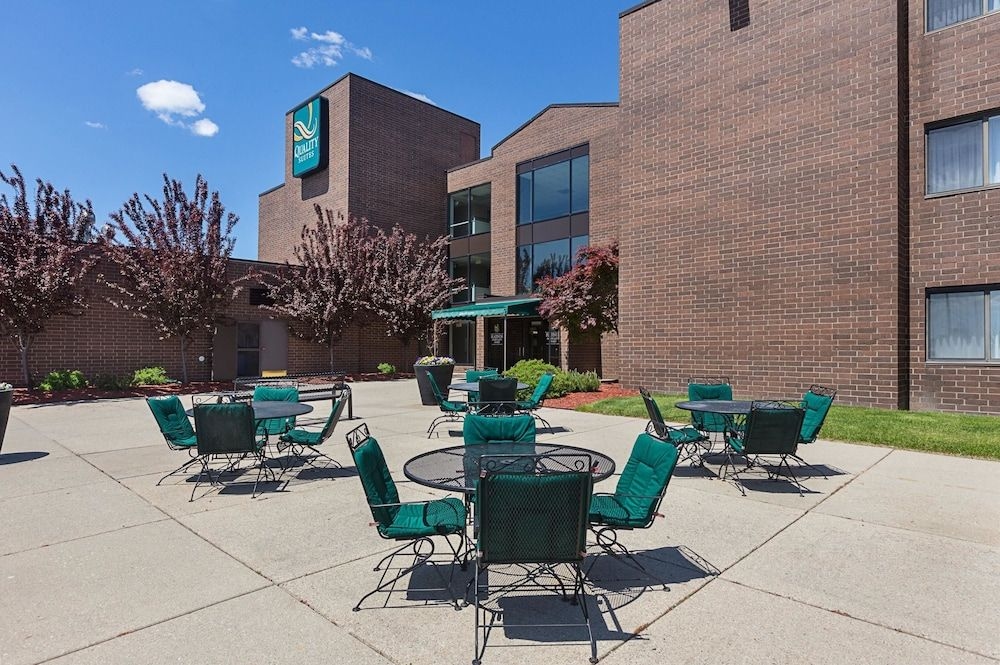 QUALITY SUITES LANSING3