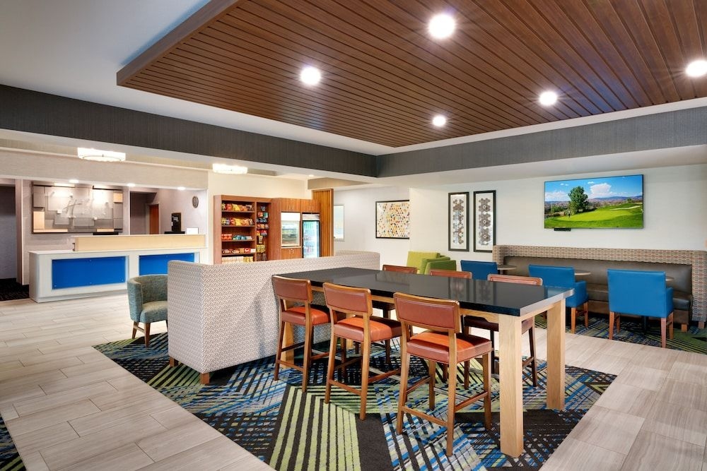 HOLIDAY INN2