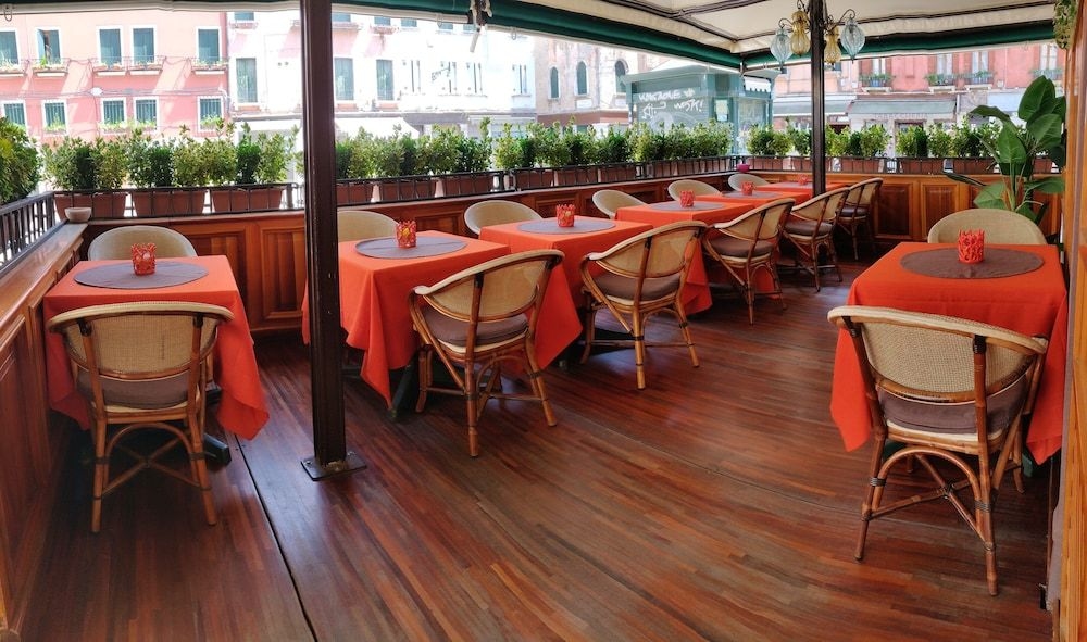 Santa Marina Hotel0