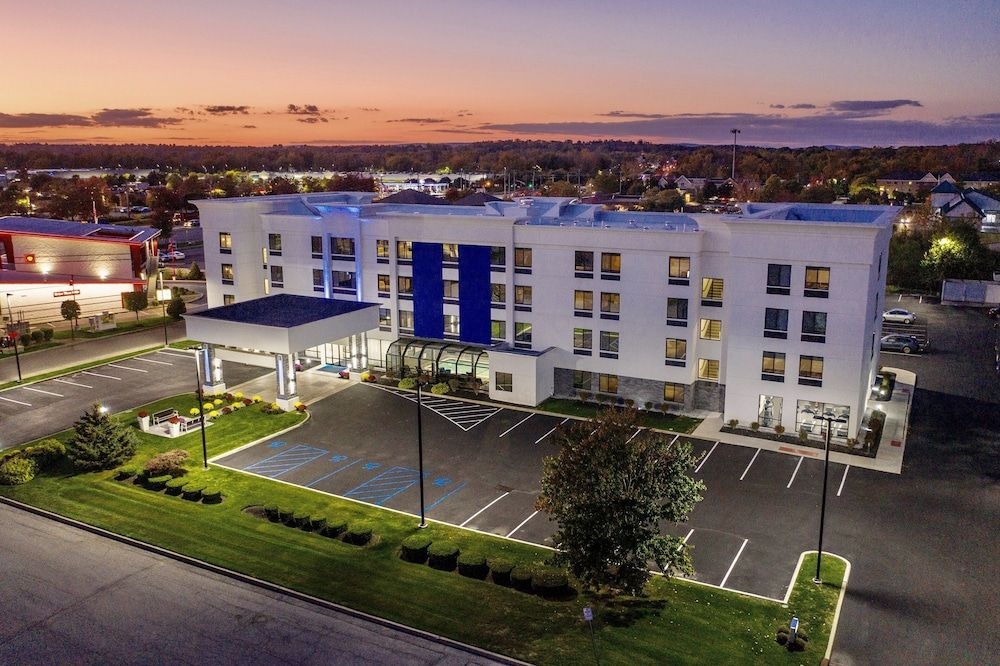 HOLIDAY INN EXPRESS FISHKILL-M1