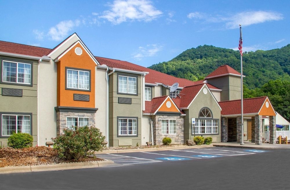 MICROTEL INN AND SUITES MAGGIE VALLEY3