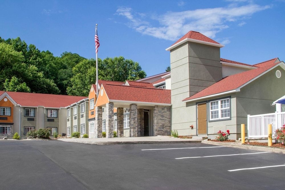 MICROTEL INN AND SUITES MAGGIE VALLEY4