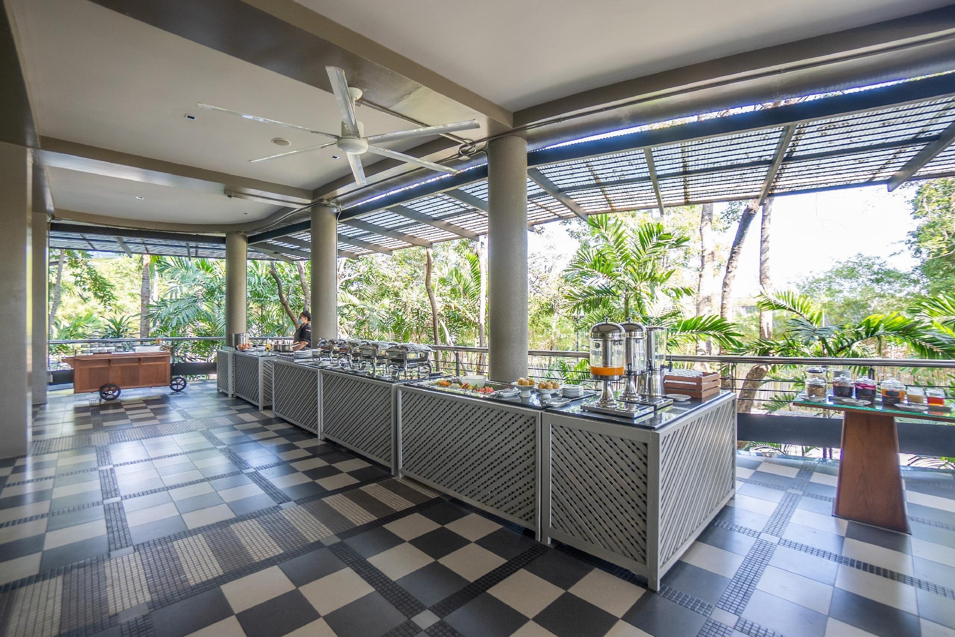 Grand Riverside Hotel1