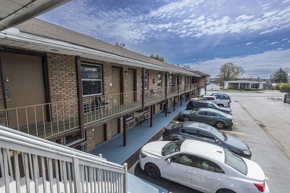 RODEWAY INN & SUITES0