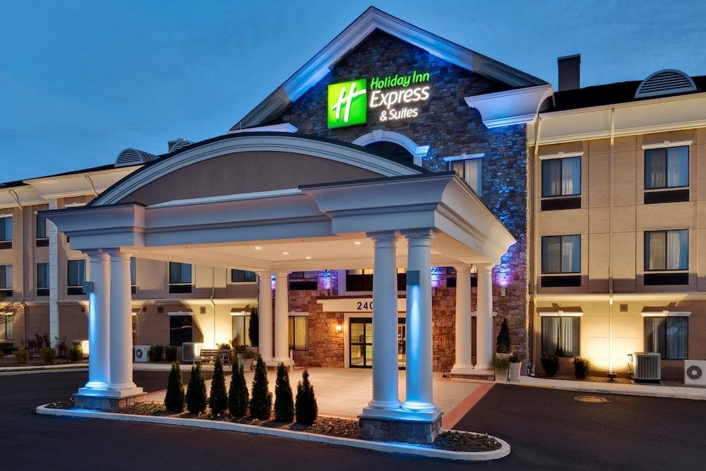 HOLIDAY INN EXPRESS & SUITES W1