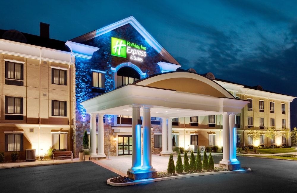 HOLIDAY INN EXPRESS & SUITES W0