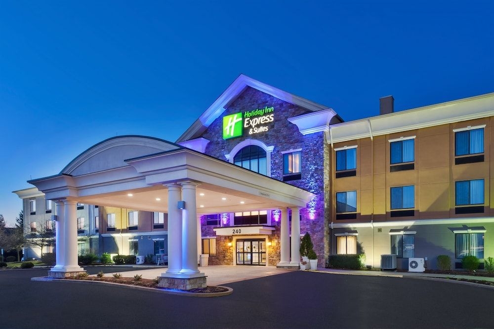 HOLIDAY INN EXPRESS & SUITES W3