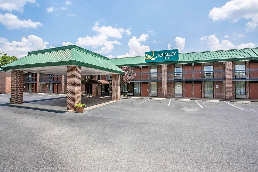 QUALITY INN HARTSVILLE1