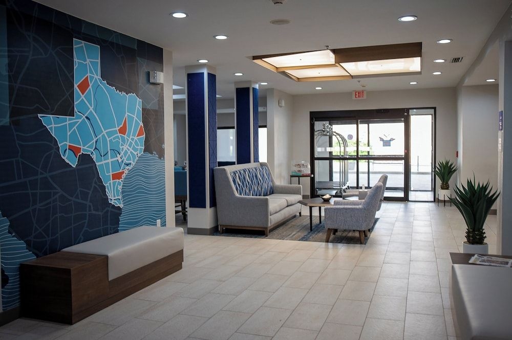 HOLIDAY INN EXPRESS & SUITES C1