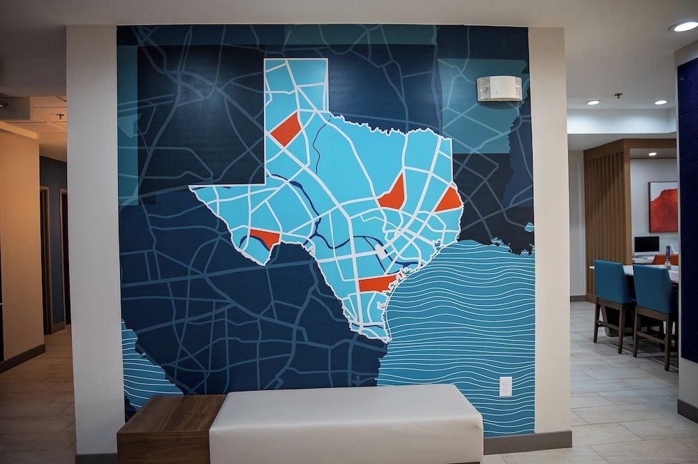 HOLIDAY INN EXPRESS & SUITES C0