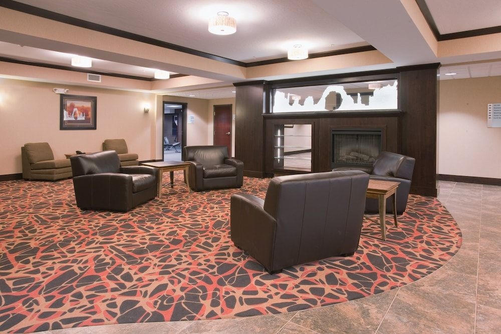 HOLIDAY INN EXPRESS & SUITES M4