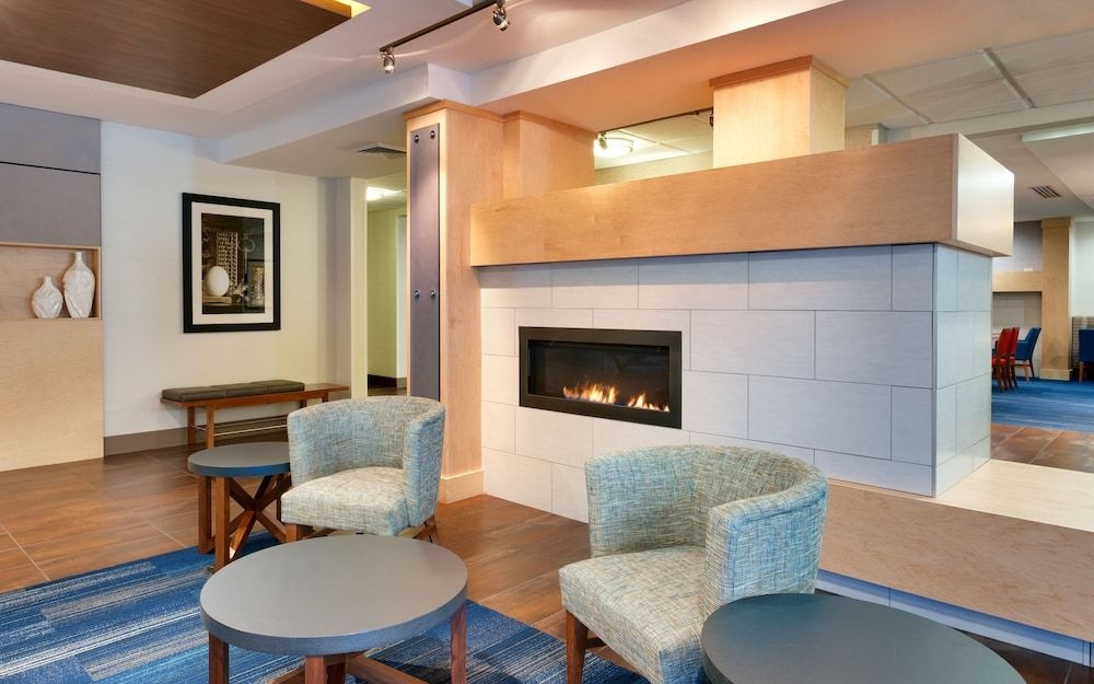 HOLIDAY INN EXPRESS & SUITES O2
