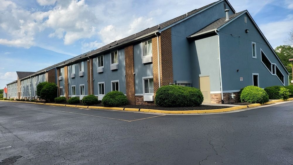 ECONO LODGE INN & SUITES CARROLLTON SMITHFIELD4