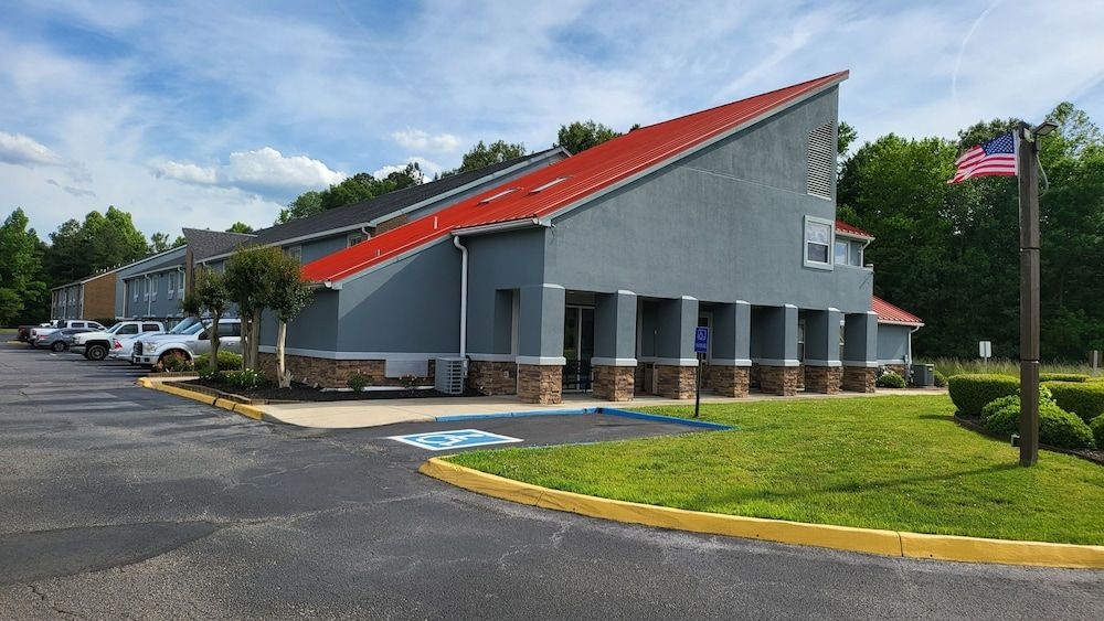ECONO LODGE INN & SUITES CARROLLTON SMITHFIELD3