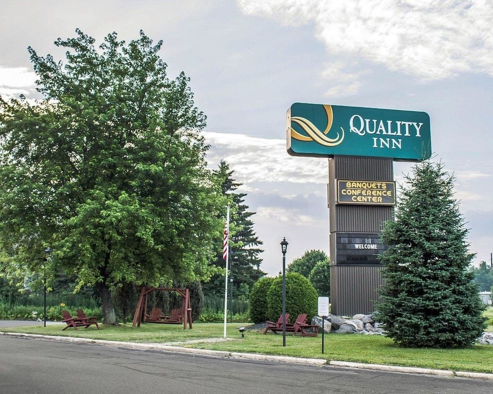 QUALITY INN RHINELANDER1