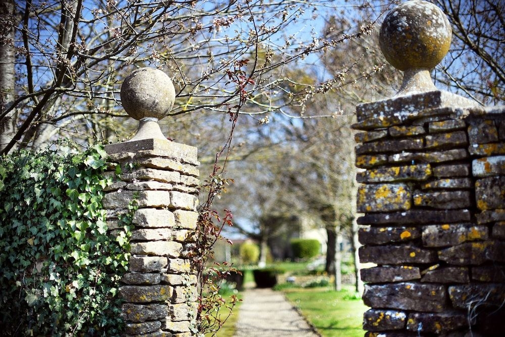 STANTON MANOR HOTEL1