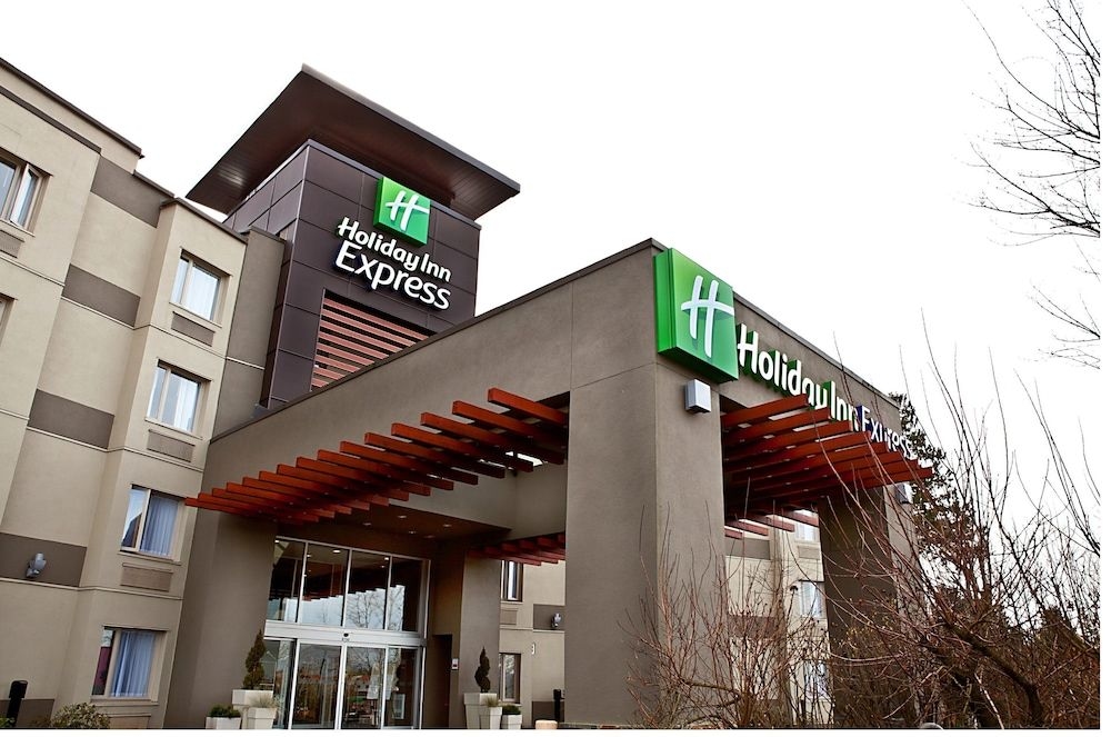 HOLIDAY INN EXPRESS & SUITES L0
