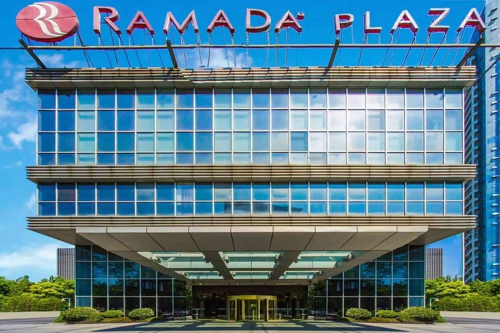 Ramada Plaza Riverside4
