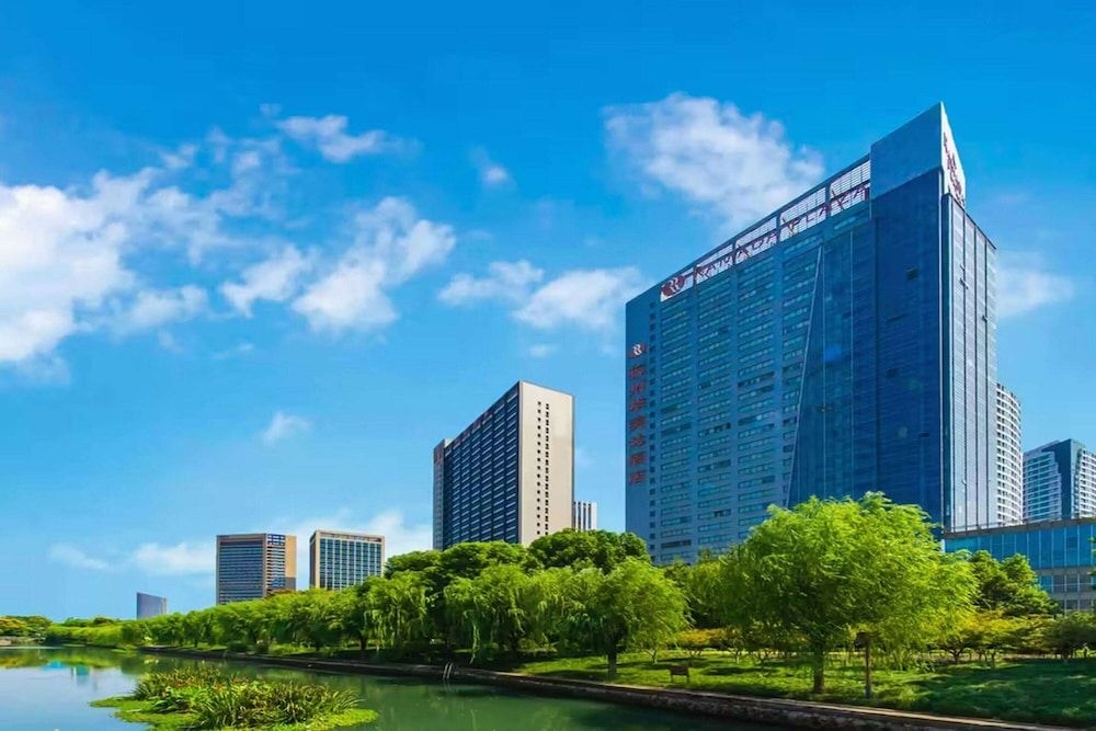Ramada Plaza Riverside3