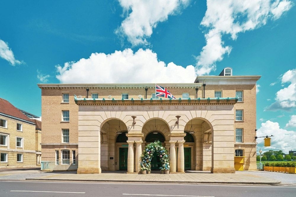 UNIVERSITY ARMS3