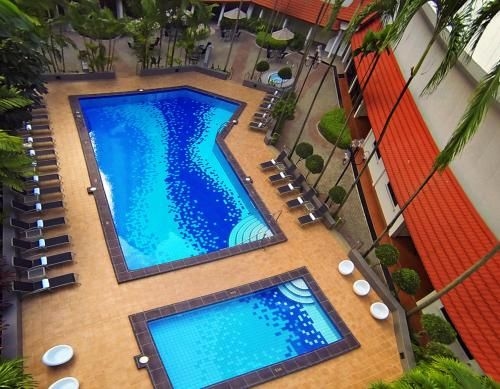 โรงแรมยอร์ก (York Hotel)1