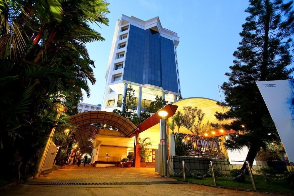 Hotel Gokulam Park3